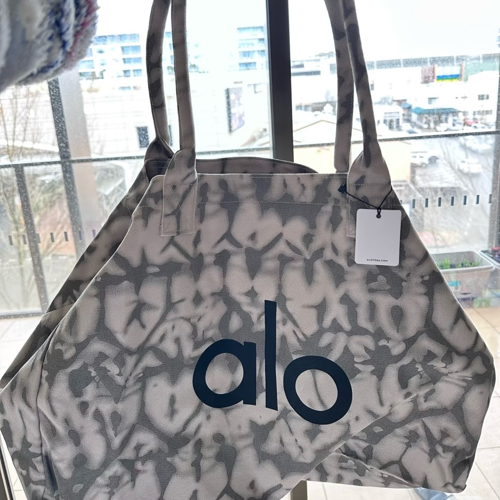 Alo yoga bag